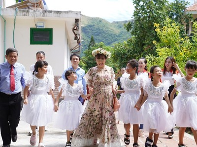 Doanh nhân Phương Thảo luôn song hành cùng các hoạt động hiện nguyện và các dự án vì cộng đồng (ảnh: T.L) 