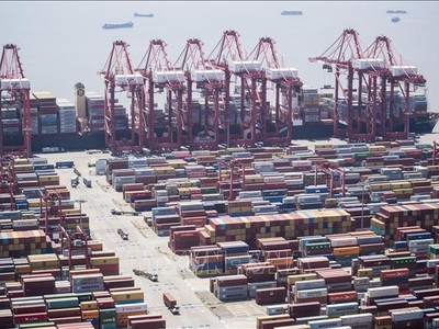 Cảng hàng hóa ở Thượng Hải, Trung Quốc. Ảnh: AFP/TTXVN