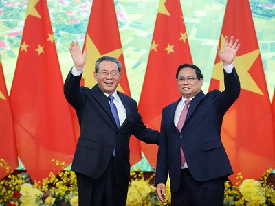 Thủ tướng Phạm Minh Chính và Thủ tướng Trung Quốc Lý Cường. Ảnh: Nhật Bắc 