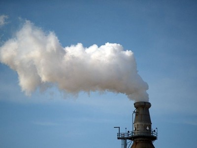 Các nước đang phát triển cho biết họ cần khoản tài chính lớn hơn để thích ứng với tình trạng nóng lên toàn cầu và cắt giảm lượng khí thải bằng cách đầu tư vào năng lượng tái tạo. (Ảnh: AFP/TTXVN)