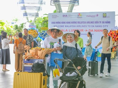 Khách du lịch đến với thành phố Đà Nẵng tăng cao.