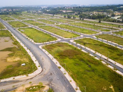 TP.HCM dự kiến không cho lập dự án đất nền, thay vào đó doanh nghiệp phải xây dựng hoàn chỉnh nhà ở mới được chuyển nhượng. Ảnh: Lê Toàn