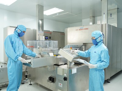 Nhân viên làm việc tại nhà máy Imexpharm. Ảnh: Imexpharm