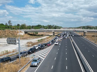 Lưu thông trên cao tốc Long Thành - Dầu Giây. 