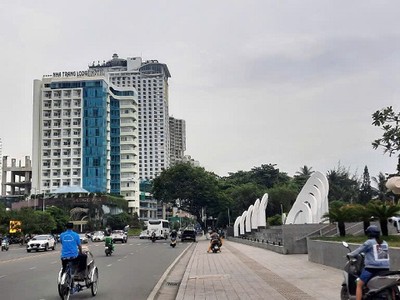 Các khách sạn nổi tiếng ở ven đường biển Trần Phú, Nha Trang, tỉnh Khánh Hòa bị giả mạo fanpage để lừa tiền đặt phòng của du khách. Ảnh: Linh Đan