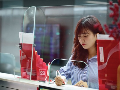 Những công ty chứng khoán có thị phần khách hàng tổ chức lớn có lợi thế trong triển khai dịch vụ NPS. Ảnh: Dũng Minh 