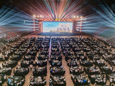 Nhà thi đấu tỉnh Hà Nam chật kín các nhà đầu tư đổ về mua căn hộ Sun Urban City.