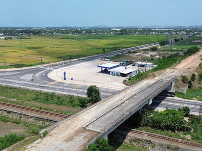 Quảng Ngãi kiến nghị Bộ Giao thông Vận tải chỉ đạo VEC khẩn trương thực hiện các thủ tục để triển khai thi công hoàn thiện nút giao Trì Bình - Dung Quất. 