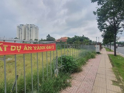 Đất quy hoạch chuẩn bị đầu tư Dự án đường Vành đai 2 đoạn giao với đường Phạm Văn Đồng, TP.Thủ Đức - Ảnh: Lê Toàn