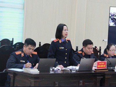 Đại diện Viện Kiểm sát giữ quyền công tố và kiểm sát xét xử tại phiên tòa sơ thẩm vụ án AIC-Sở Y tế Bắc Ninh.