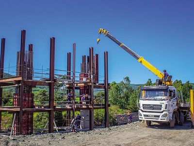 Việc phân cấp, phân quyền trong đầu tư công sẽ cắt giảm được nhiều thủ tục, qua đó giúp đẩy mạnh giải ngân, nâng cao hiệu quả đầu tư. Ảnh: Đ.T 