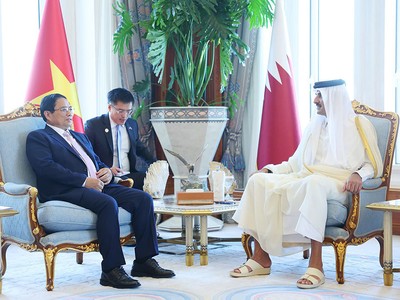 Thủ tướng Chính phủ Phạm Minh Chính hội kiến Quốc vương Qatar Sheikh Tamim Bin Hamad Al Thani. Ảnh: VGP 
