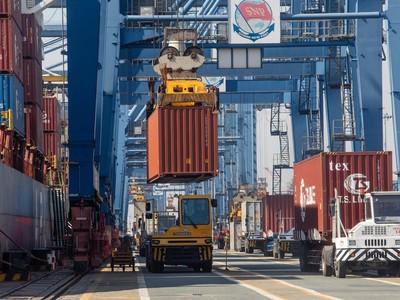 CIEM: Xuất khẩu và thu hút FDI năm 2025 vẫn khả quan 