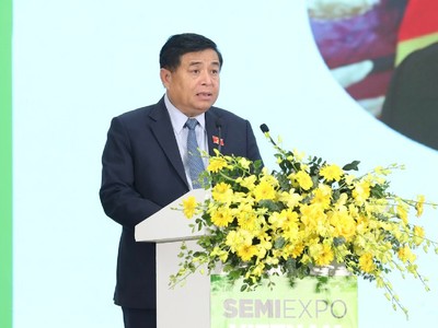 Bộ trưởng Nguyễn Chí Dũng phát biểu khai mạc Triển lãm ngành công nghiệp bán dẫn Việt Nam 2024.