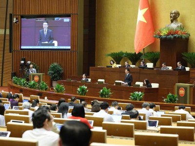 Bộ trưởng Nguyễn Mạnh Hùng: Mô hình lý tưởng cho kinh tế báo chí là phải "đi bằng hai chân" 