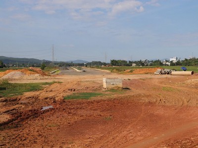 Dự án đường tránh phía Tây thị trấn Ái Nghĩa dài gần 1,9 km.