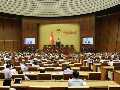 Quốc hội nghe Thủ tướng báo cáo trước khi trả lời chất vấn trực tiếp.