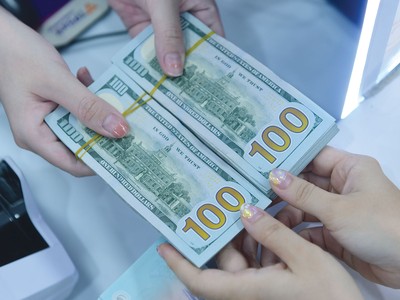 USD tăng giá khiến dư địa điều hành chính sách tiền tệ của NHNN bị co hẹp