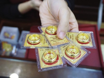 Dòng vốn toàn cầu dịch chuyển, nên giữ hay bán vàng? 