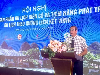 Ông Phan Văn Giàu. Giám đốc Sở Văn hóa, Thể thao và Du lịch tỉnh Vĩnh Long phát biểu khai mạc Hội nghị