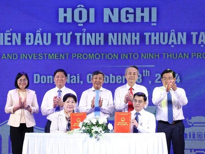 Đại diện Tập đoàn Travavina (ben trái) đã ký kết bản ghi nhớ với Sở Công thương tỉnh Ninh Thuận về nghiên cứu các dự án.