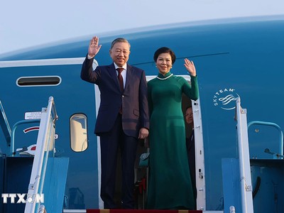 Tổng Bí thư Tô Lâm và Phu nhân lên đường thăm chính thức Malaysia. Ảnh: TTXVN