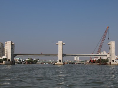 Dự án chống ngập 10.000 tỷ đồng tại TP.HCM đang gặp nhiều vướng mắc khiến công trình vẫn chưa hoàn thiện theo kế hoạch. Ảnh: Trọng Tín.