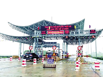 Các doanh nghiệp rất mong muốn có cơ chế để hỗ trợ dự án BOT gặp khó về tài chính. Trong ảnh: Dự án BOT cầu Thái Hà. 