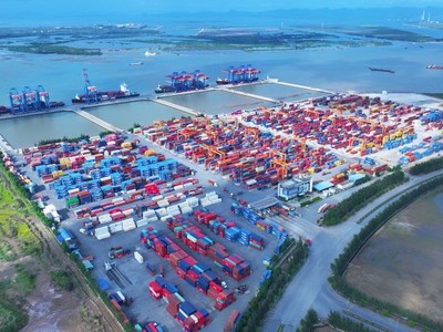 Một góc cảng Nam Đình Vũ - Hải Phòng.