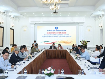 Quang cảnh cuộc họp.