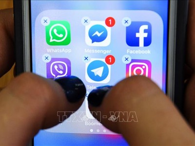 Biểu tượng của các nền tảng mạng xã hội trên màn hình điện thoại thông minh. Ảnh: AFP/TTXVN