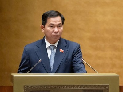 Chủ nhiệm Ủy ban Tài chính - Ngân sách Lê Quang Mạnh trình bày Báo cáo giải trình