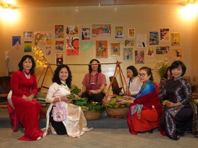 Người dân, du khách nô nức trải nghiệm không gian Hà Nội thời bao cấp tại 'Đêm Trúc Bạch'