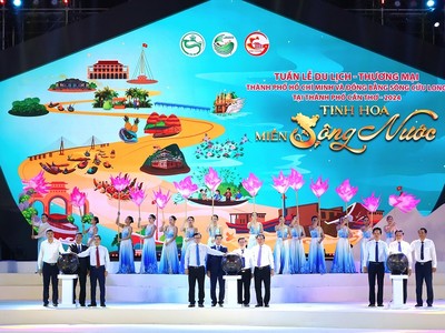 Lãnh đạo TP.HCM và các tỉnh, thành ĐBSCL thực hiện nghi thức khai mạc Tuần lễ Du lịch - Thương mại TP.HCM - Đồng bằng sông Cửu Long năm 2024. Ảnh: Phạm Trung