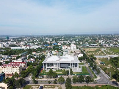 Dự án Đường nối từ cầu Thạch Bích đến Tịnh Phong vẫn còn vướng mặt bằng làm ảnh hưởng tiến độ thi công.