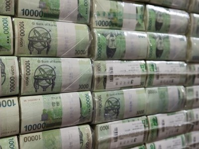 Các cọc tiền won tại Ngân hàng Hàn Quốc ở Seoul. Ảnh: Bloomberg