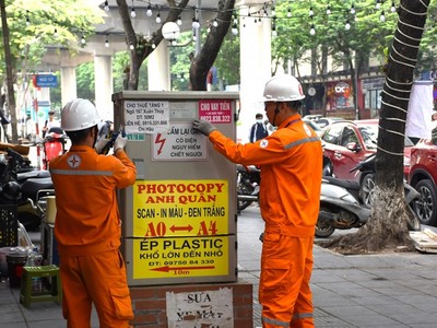 Hà Nội tiêu thụ điện cao điểm vào 12-15h và 22-24h hàng ngày 