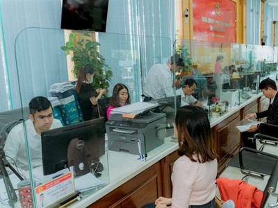 Các doanh nghiệp sẽ không phải mất phí khi thực hiện các thủ tục cập nhật lại thông tin do thay đổi thông tin đơn vị hành chính. Ảnh: Anh Khoa