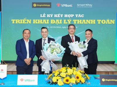 Ông Phùng Duy Khương - Phó tổng giám đốc thường trực phụ trách phía Nam, Giám đốc khối KHCN VPBank (thứ 2 từ trái sang) tại Lễ ký kết