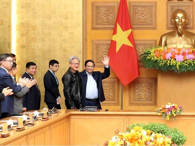 Ông Jensen Huang, Chủ tịch, kiêm CEO Tập đoàn NVIDIA đã lần thứ hai tới thăm Việt Nam, đúng 1 năm sau chuyến thăm lần thứ nhất vào tháng 12 năm ngoái. 