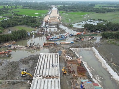 Thi công đường Vành đai 3 đoạn qua TP. Thủ Đức - Ảnh: Lê Anh 