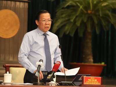 Chủ tịch UBND TP.HCM Phan Văn Mãi trả lời chất vấn.