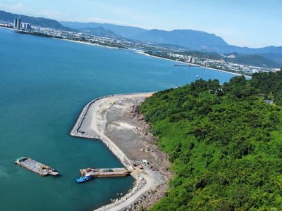 Dự án cảng Liên Chiểu đang được đầu tư xây dựng.