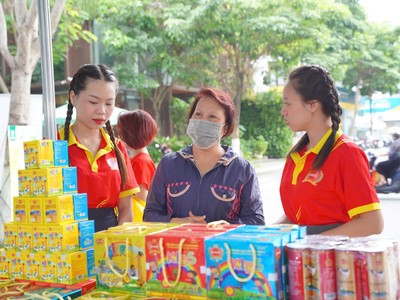 Hàng loạt chương trình ưu đãi tại chương trình cho bà con có hoàn cảnh khó khăn mua sắm Tết 2025.