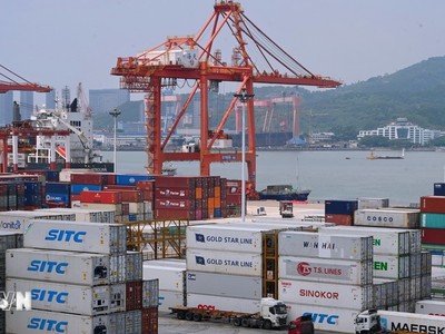 Quang cảnh cảng hàng hóa tại tỉnh Phúc Kiến, Trung Quốc. (Ảnh: THX/TTXVN)