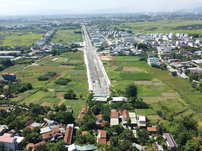 Dự án Đường nối từ cầu Thạch Bích đến Tịnh Phong có tổng vốn đầu tư 694 tỷ đang gặp vướng mắc trong công tác giải phóng mặt bằng.