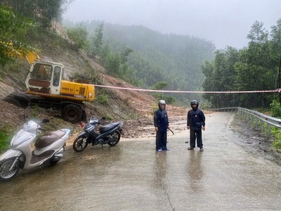 Quảng Ngãi kiến nghị Chính phủ hỗ trợ 1.280 tỷ để khắc phục hậu quả thiên tai, sạt lở trên địa bàn tỉnh. 