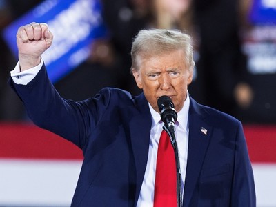 Ông Donald Trump tại buổi vận động tranh cử ở thành phố Raleigh, bang North Carolina, Mỹ vào ngày 4/11/2024. Ảnh: AFP