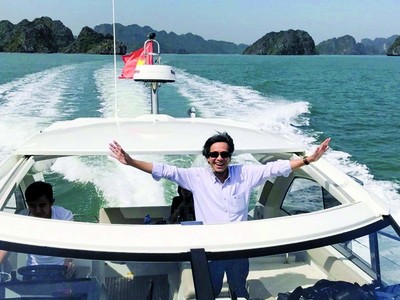 Du khách trải nghiệm sản phẩm du thuyền cá nhân trên vịnh Hạ Long (Ảnh: Thanh Tân)