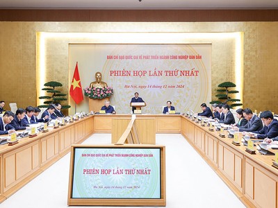 Thủ tướng Phạm Minh Chính lưu ý, trí tuệ nhân tạo của Việt Nam phải dựa trên cơ sở dữ liệu của Việt Nam. Ảnh: Nhật Bắc